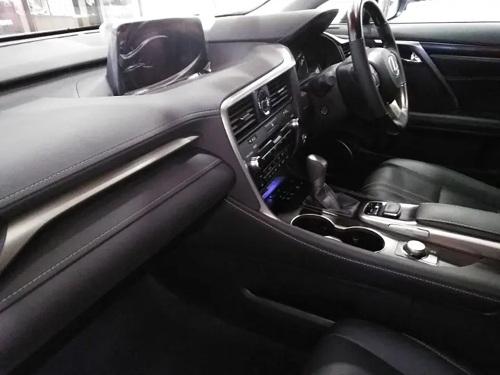 Lexus RX — fotografía real de referencia 4