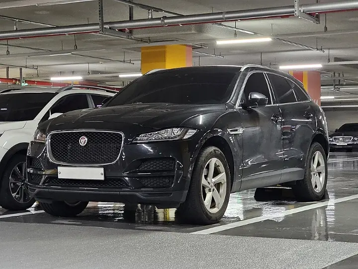 Jaguar F-Pace — fotografía real de referencia 5