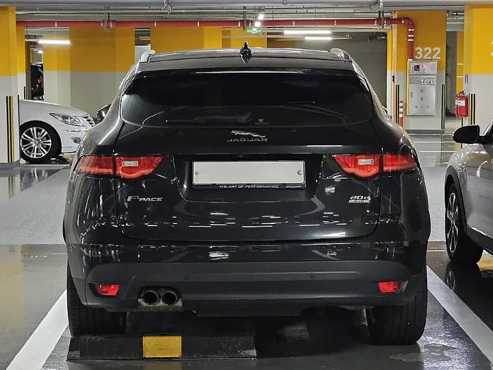 Jaguar F-Pace — fotografía real de referencia 3
