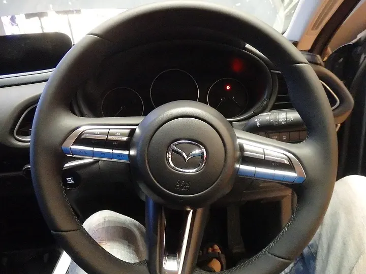 Mazda CX-30 — fotografía real de referencia 5