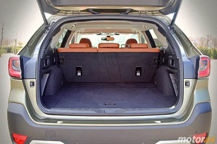 Subaru Outback — fotografía real de referencia 7