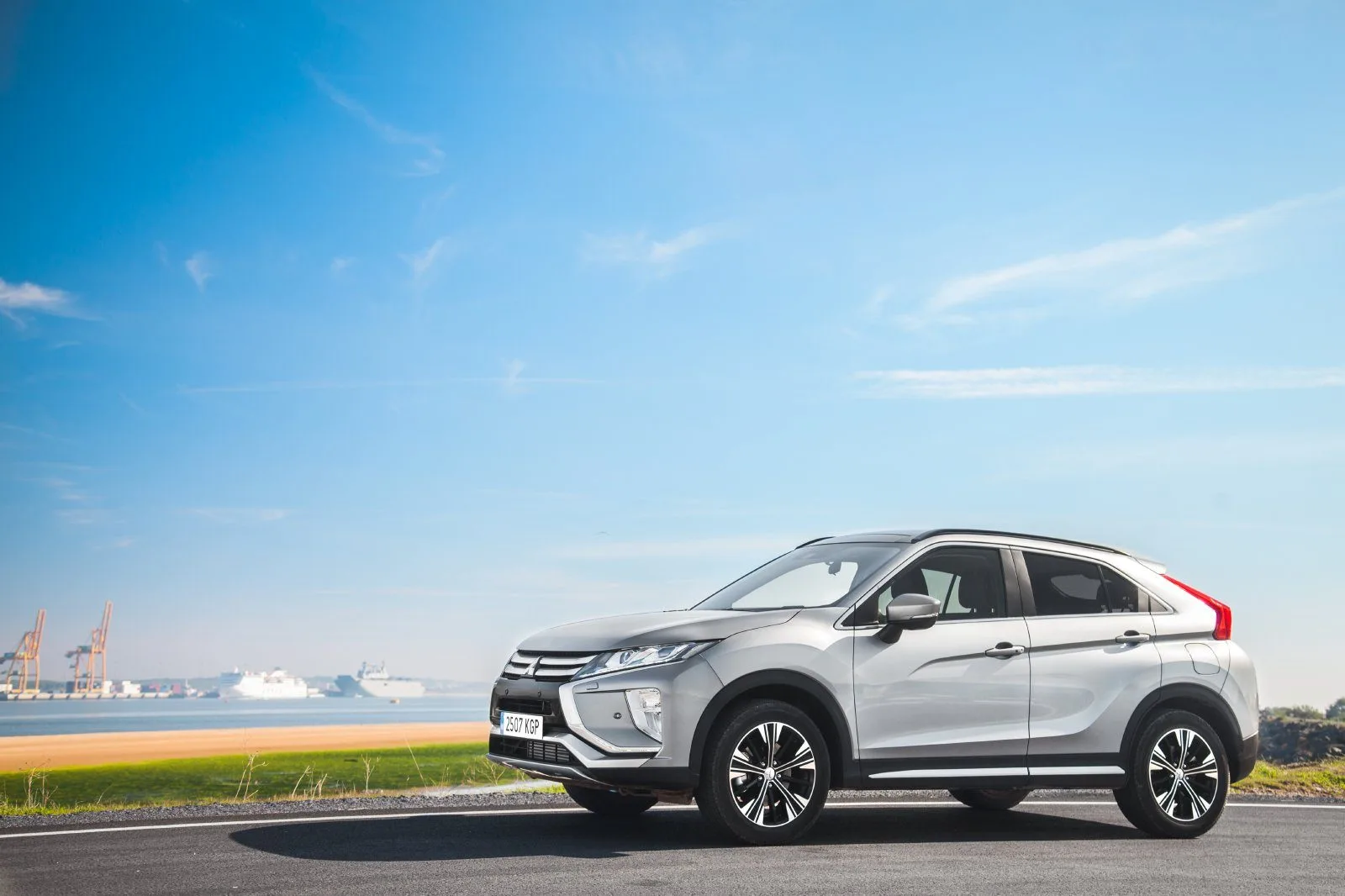 Mitsubishi Eclipse Cross — fotografía real de referencia 1