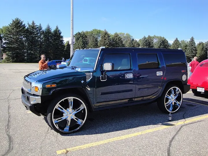 Hummer H2 — fotografía real de referencia 4