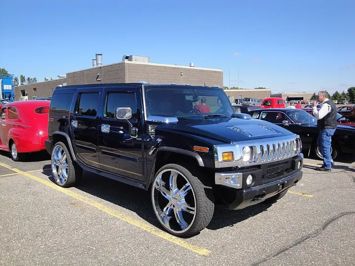 Hummer H2 — fotografía real de referencia 5