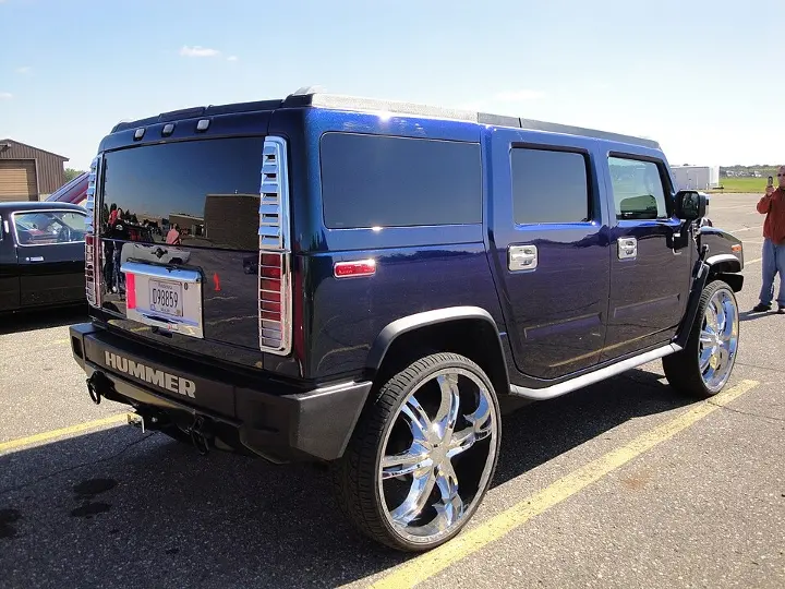 Hummer H2 — fotografía real de referencia 3