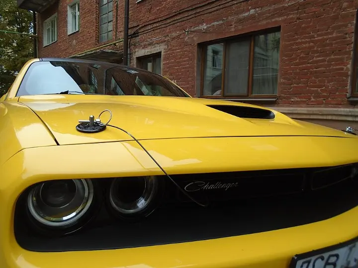 Dodge Challenger — fotografía real de referencia 4