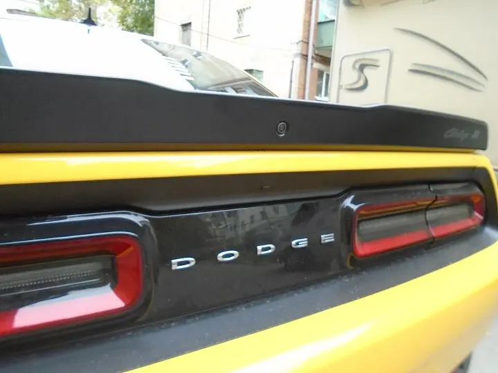Dodge Challenger — fotografía real de referencia 5