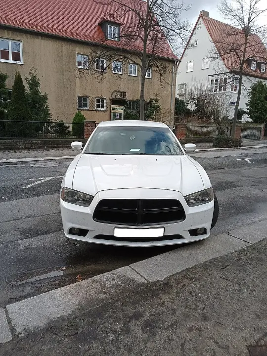 Dodge Charger — fotografía real de referencia 2