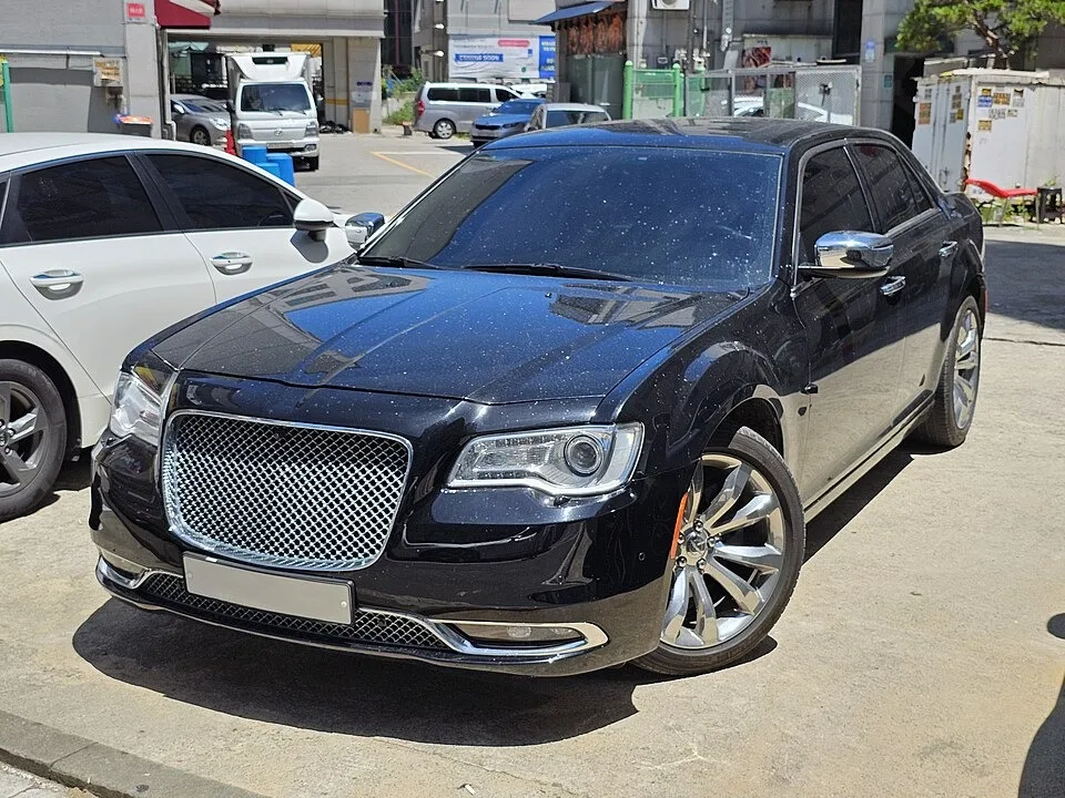 Chrysler 300 — fotografía real de referencia 1