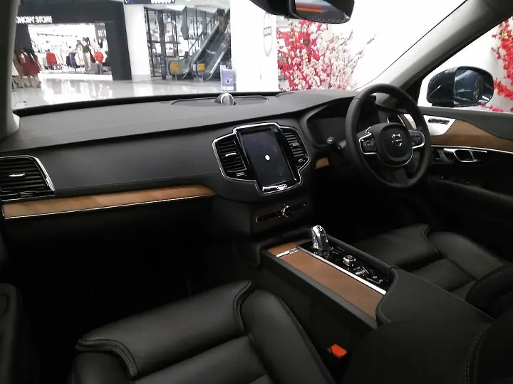 Volvo XC90 — fotografía real de referencia 7