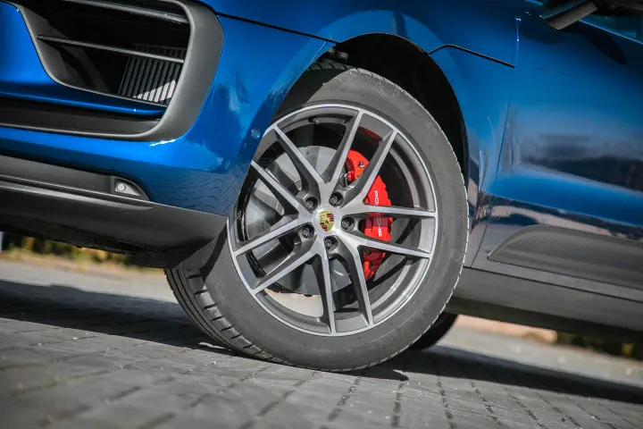 Porsche Macan — fotografía real de referencia 6