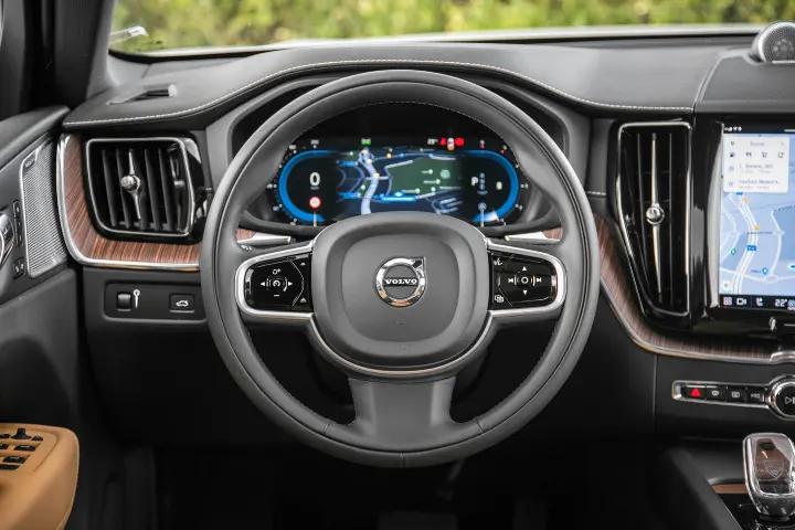Volvo XC60 — fotografía real de referencia 6