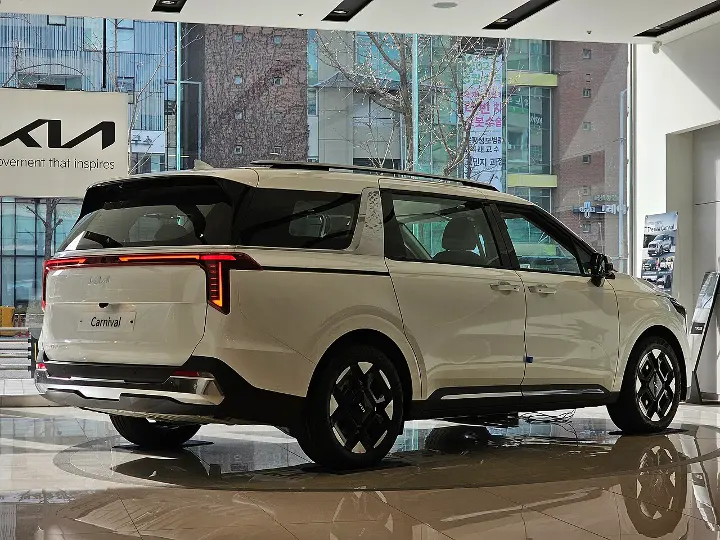 Kia Carnival — fotografía real de la unidad de referencia, vista 5