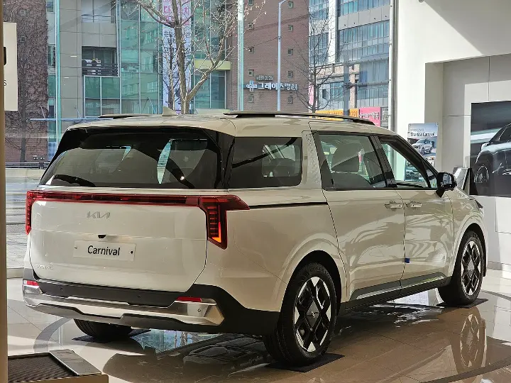 Kia Carnival — fotografía real de la unidad de referencia, vista 4