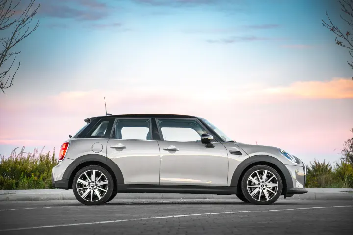 MINI Cooper — fotografía real de la unidad de referencia, vista 2