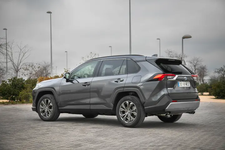 Toyota RAV4 — fotografía real de la unidad de referencia, vista 4
