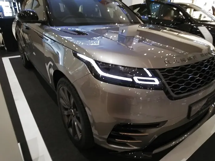 Land Rover Range Rover Velar — fotografía real de referencia 4