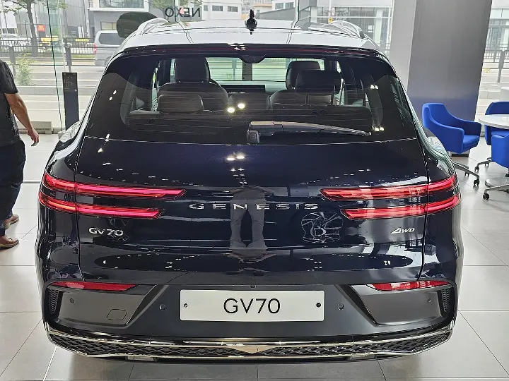 Genesis GV70 — fotografía real de la unidad de referencia, vista 6