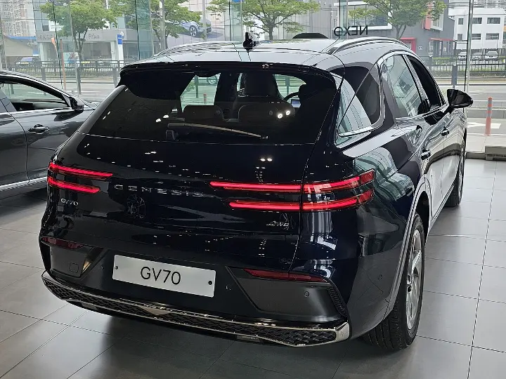 Genesis GV70 — fotografía real de la unidad de referencia, vista 4