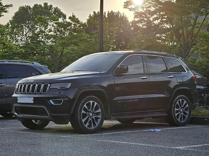Jeep Grand Cherokee — fotografía real de referencia 4