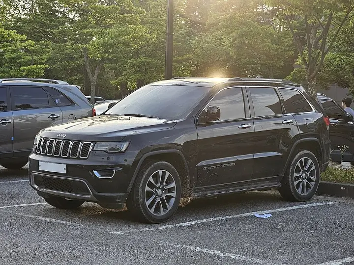 Jeep Grand Cherokee — fotografía real de referencia 3