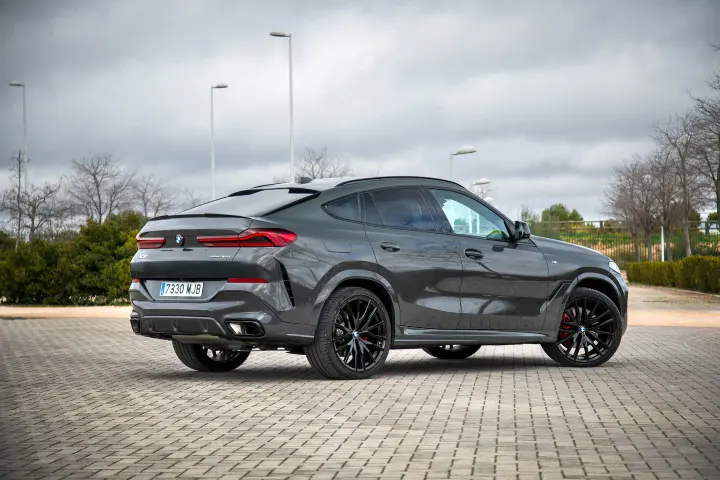 BMW X6 xDrive30d 2023 — fotografía real de la misma unidad de referencia