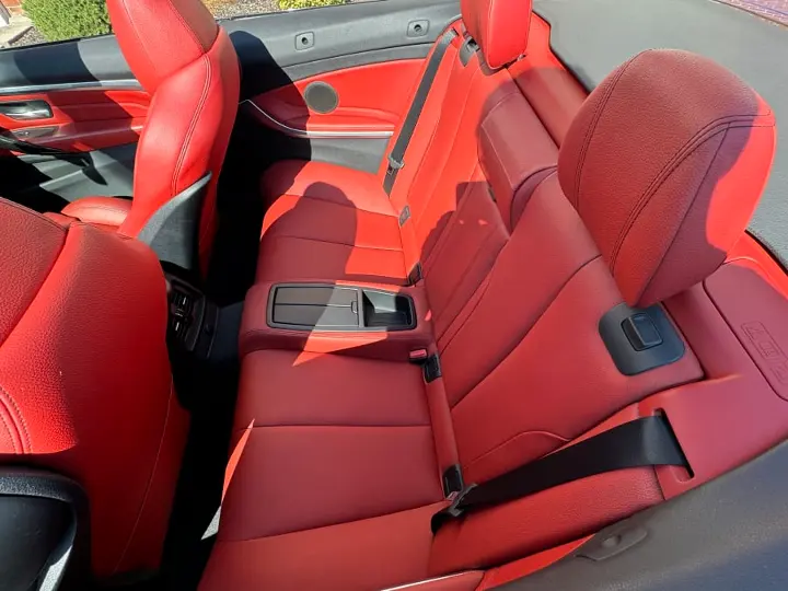BMW 428i Cabrio M Sport 2015 — Asientos traseros Coral Red
